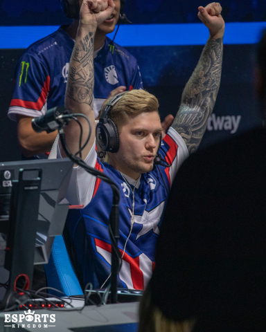 nitr0 celebrating the semifinal win over Vitality